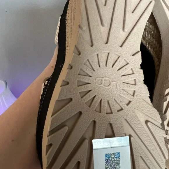 New with stickers ugg wedge sandals - Picture 6 of 7